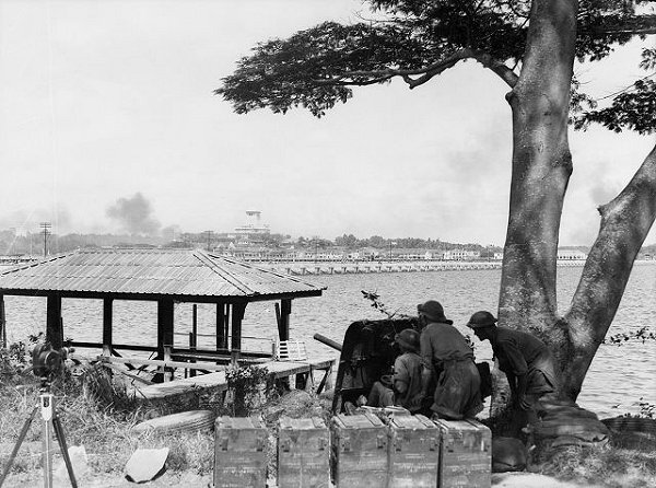 Australian anti-tank gunners at Johor Causeway